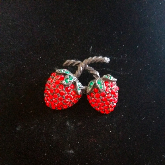 Weiss strawberry pin - Picture 1 of 2